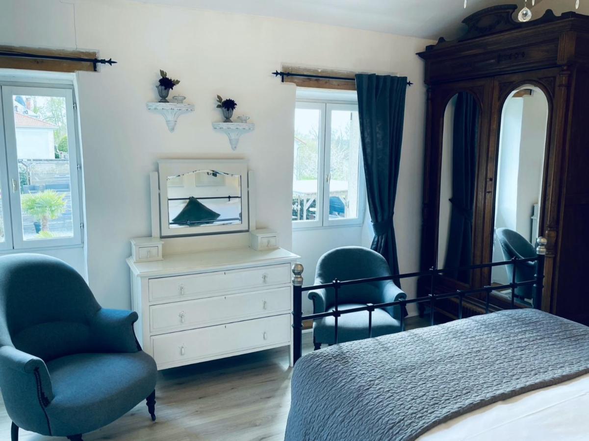 Maison Hirondelles Gites Mezieres-sur-Issoire Екстер'єр фото